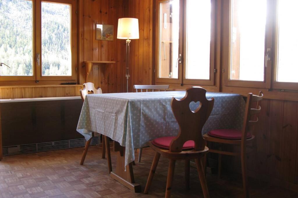 Alpia 26 - Zwei Zimmerwohnung In Traditionellem Walliser Haus Газенрид Экстерьер фото
