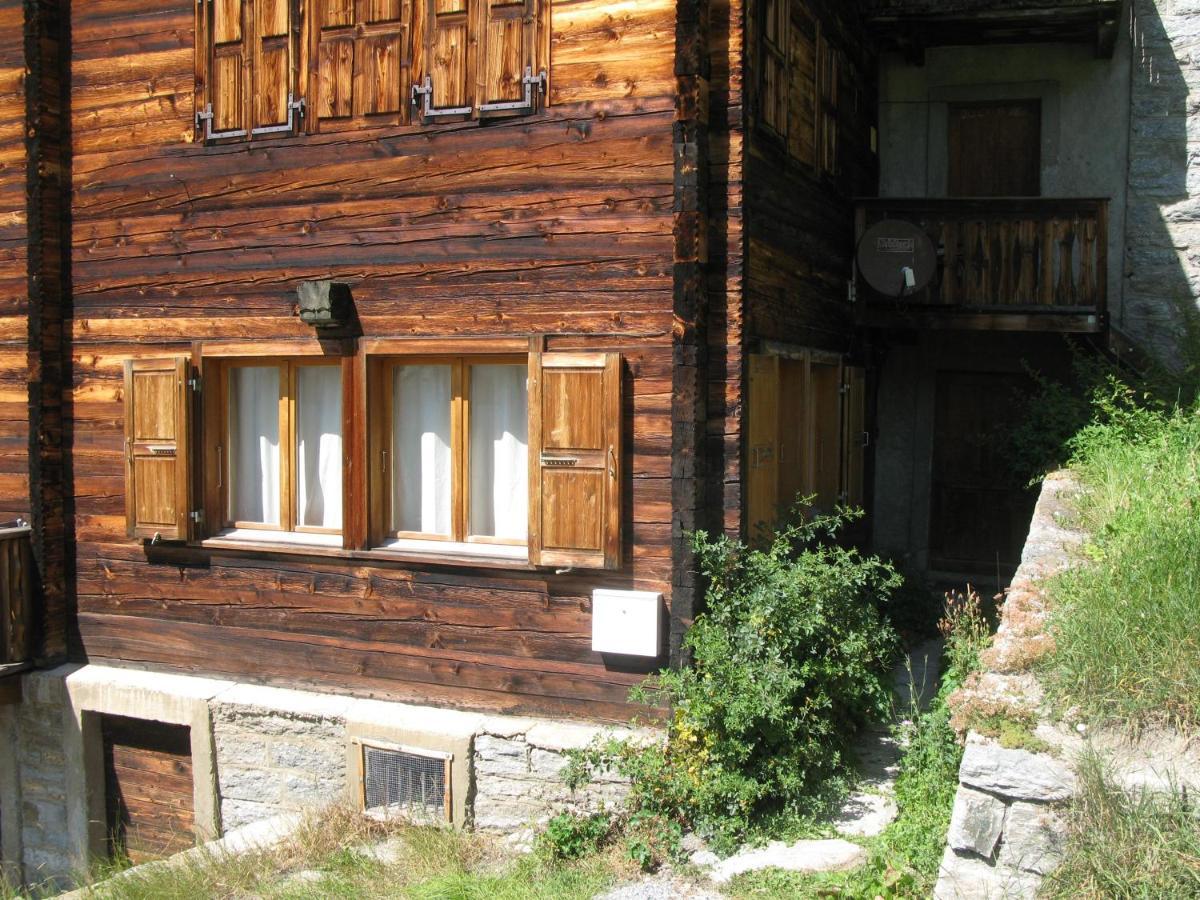 Alpia 26 - Zwei Zimmerwohnung In Traditionellem Walliser Haus Газенрид Экстерьер фото